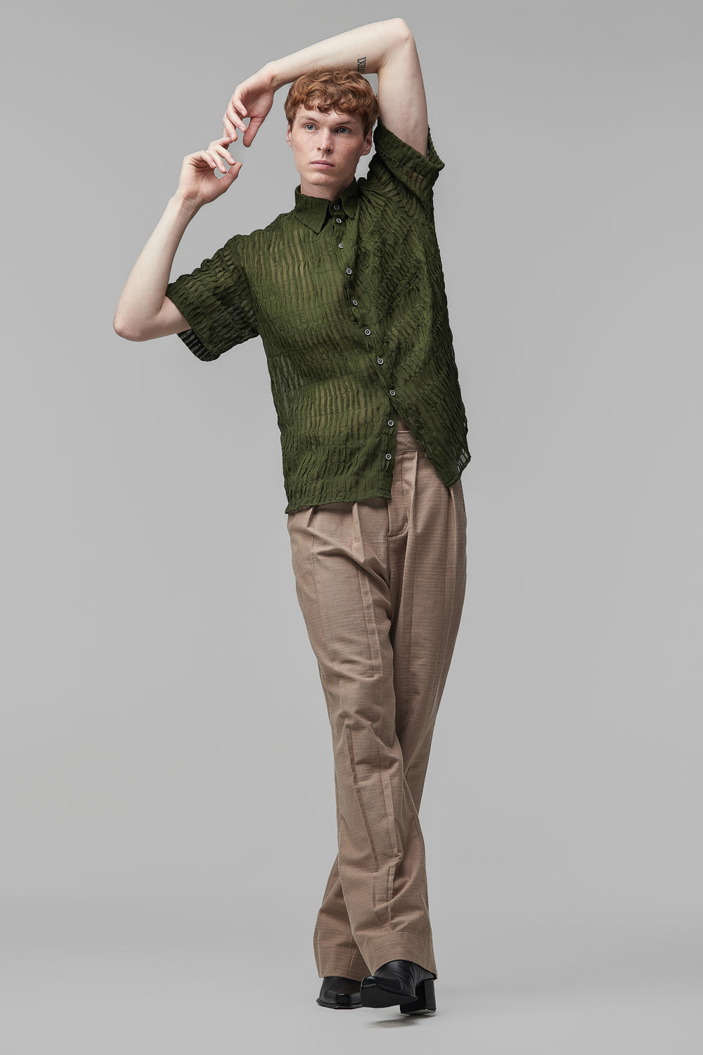 Camisa de Mangas Curtas em Chiffon de Seda Pregueado Verde-Musgo