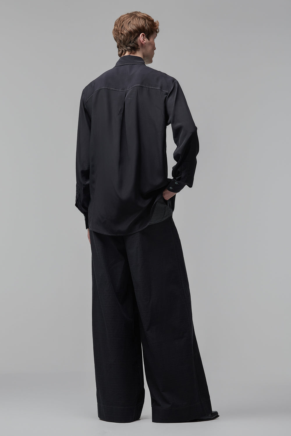 Camisa de Mangas Longas em Cetim de Seda Fosco Preto