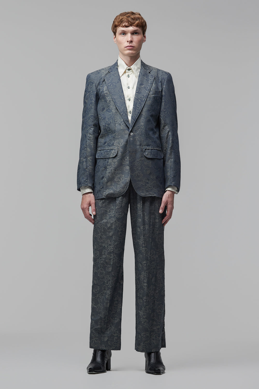 Blazer em Alfaiataria com Recortes Sinuosos "Direito ao Avesso" em Jacquard Floral de Algodão Índigo e Verde-Eucalipto