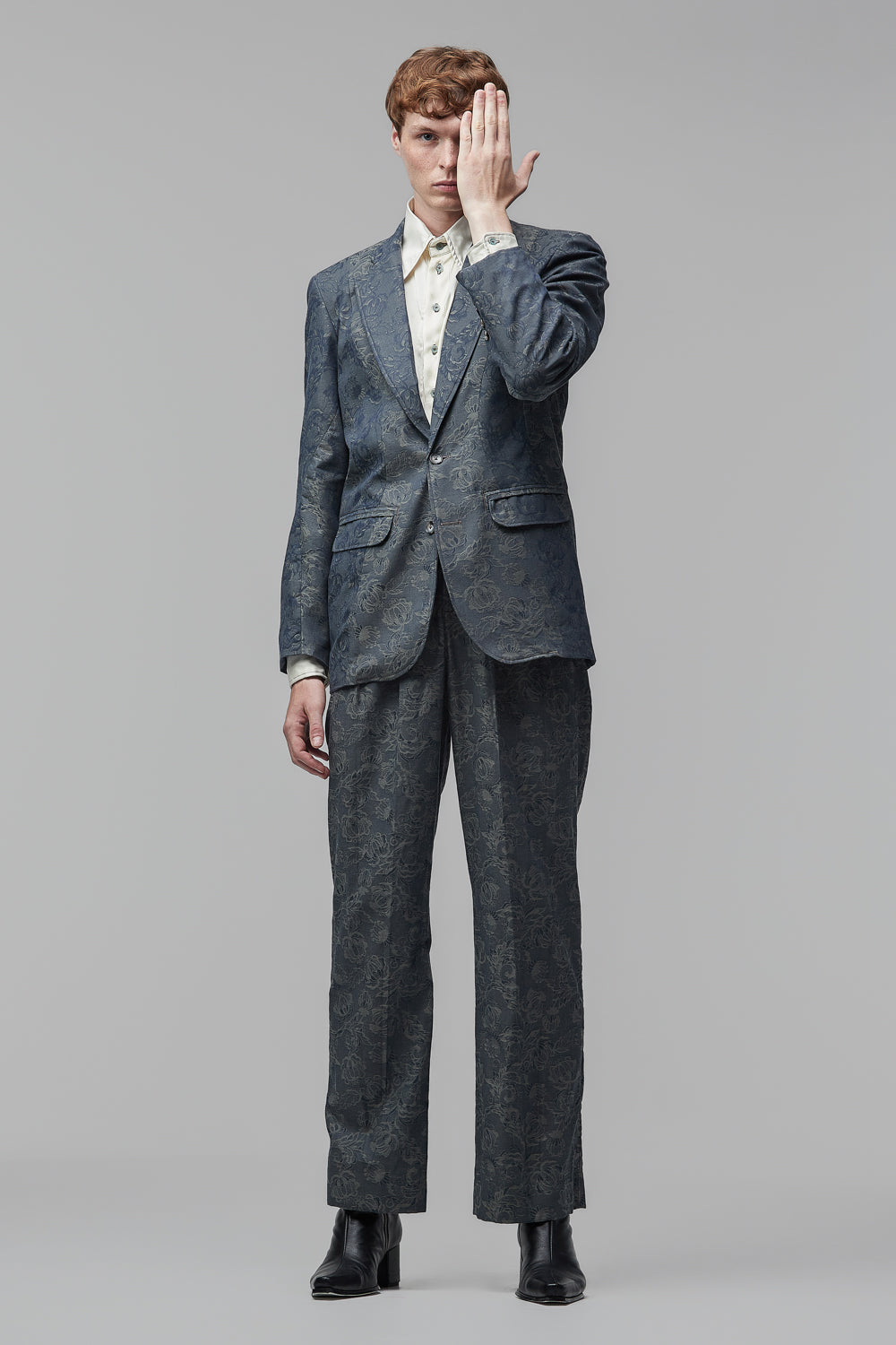 Blazer em Alfaiataria com Recortes Sinuosos "Direito ao Avesso" em Jacquard Floral de Algodão Índigo e Verde-Eucalipto