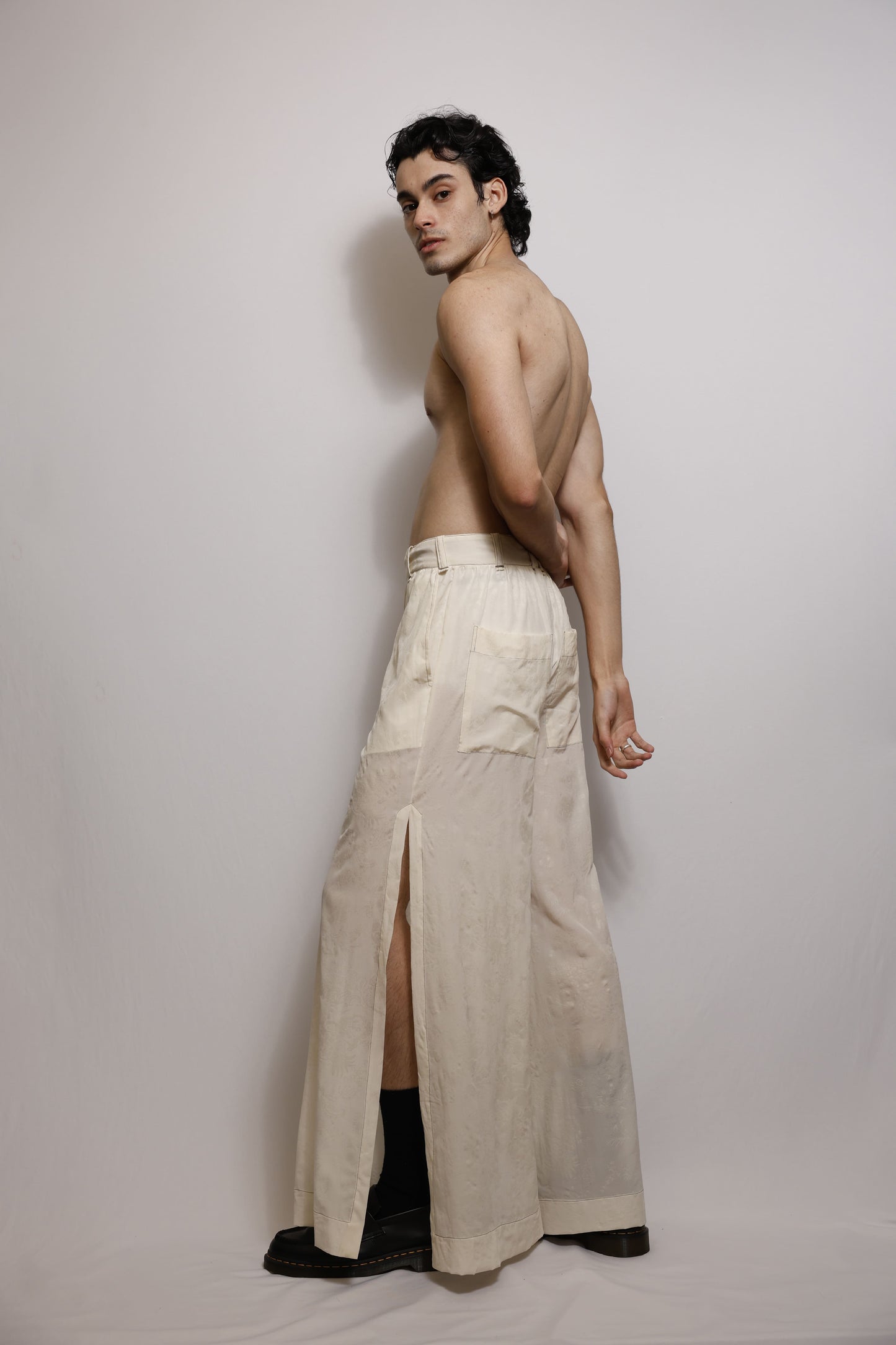 Calça Palazzo em Crepe de Chine Estampado Floral em Relevo - Off white