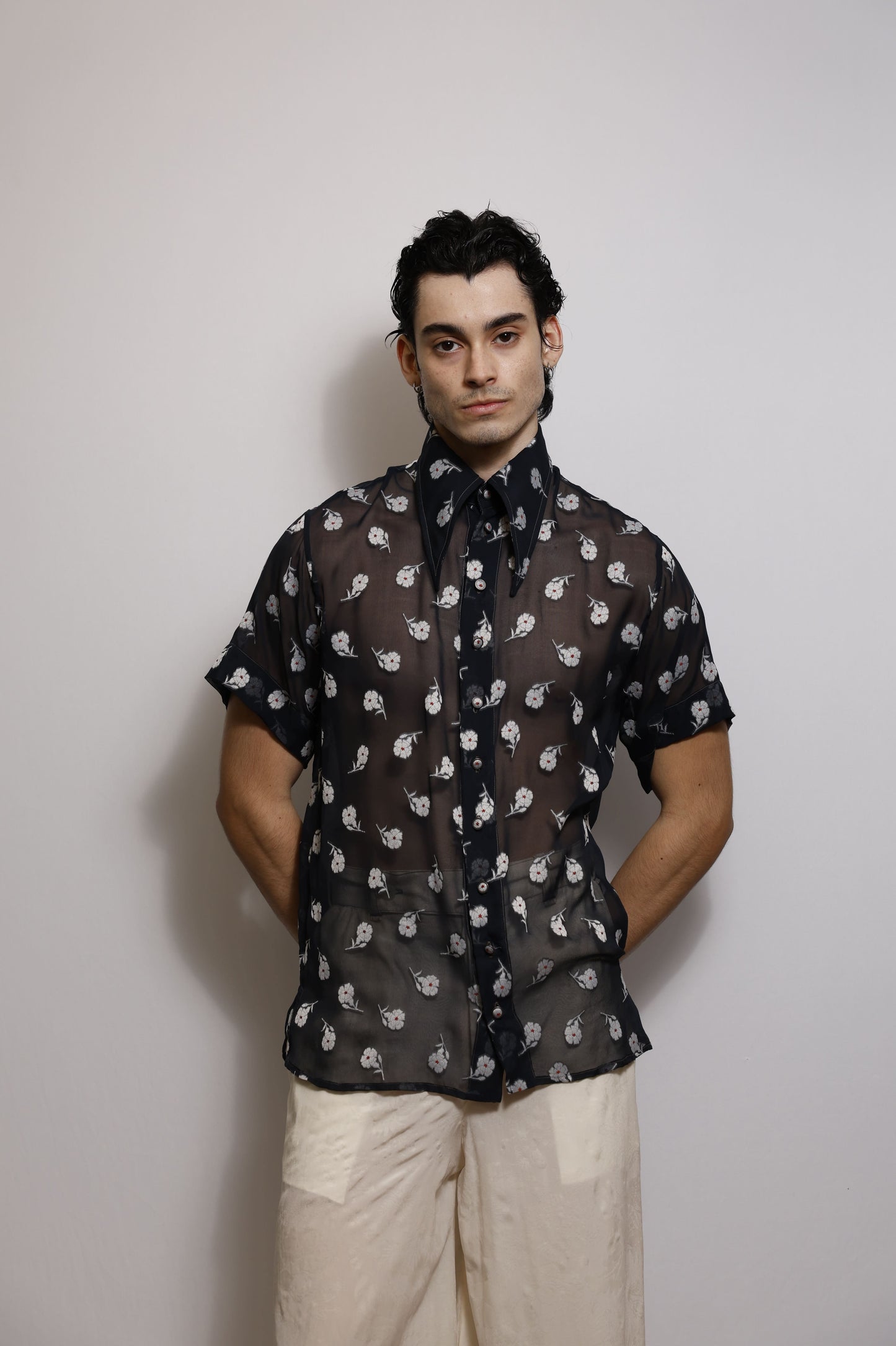 Camisa em Musseline Italiana Floral - Preto