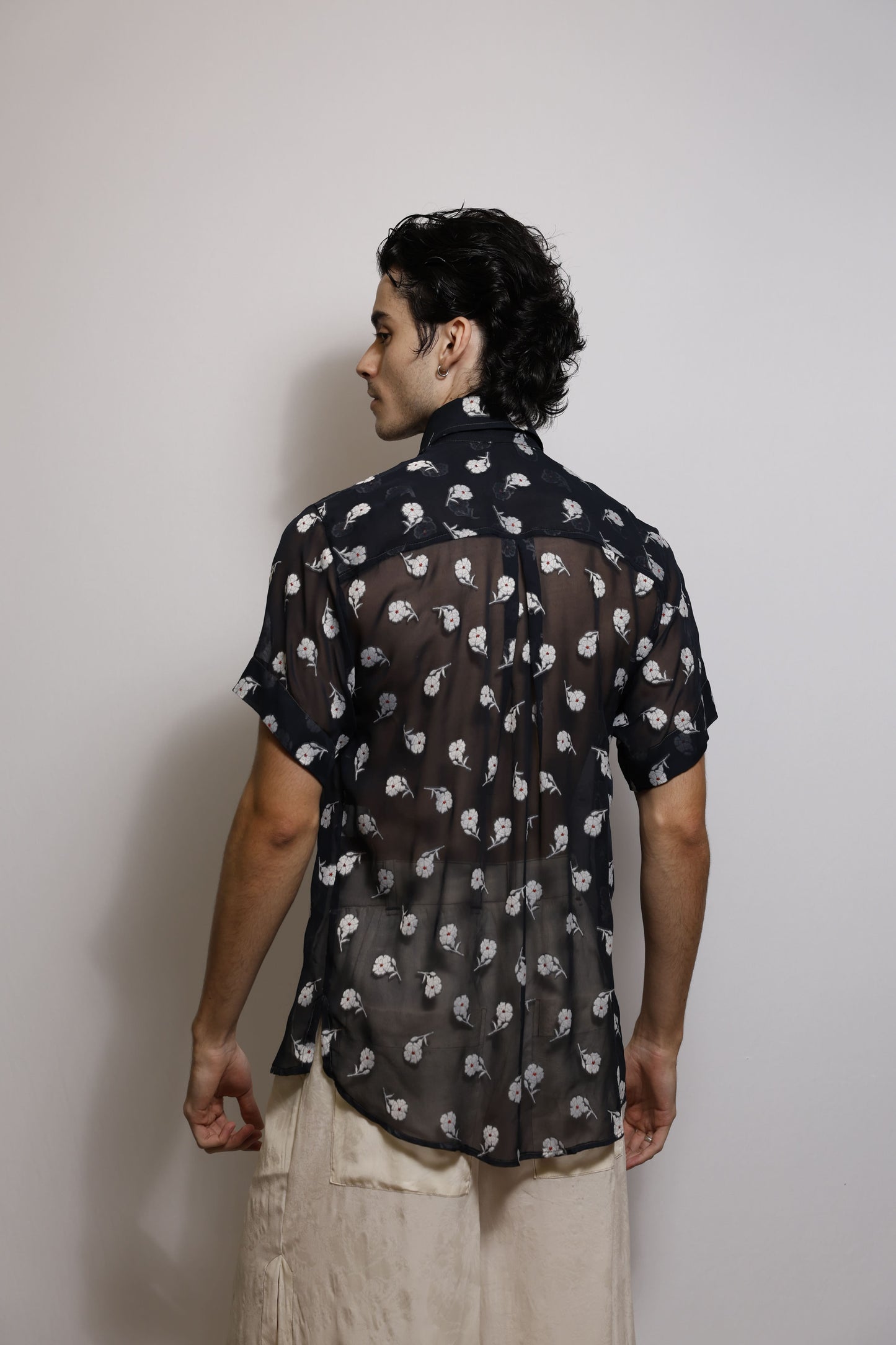 Camisa em Musseline Italiana Floral - Preto