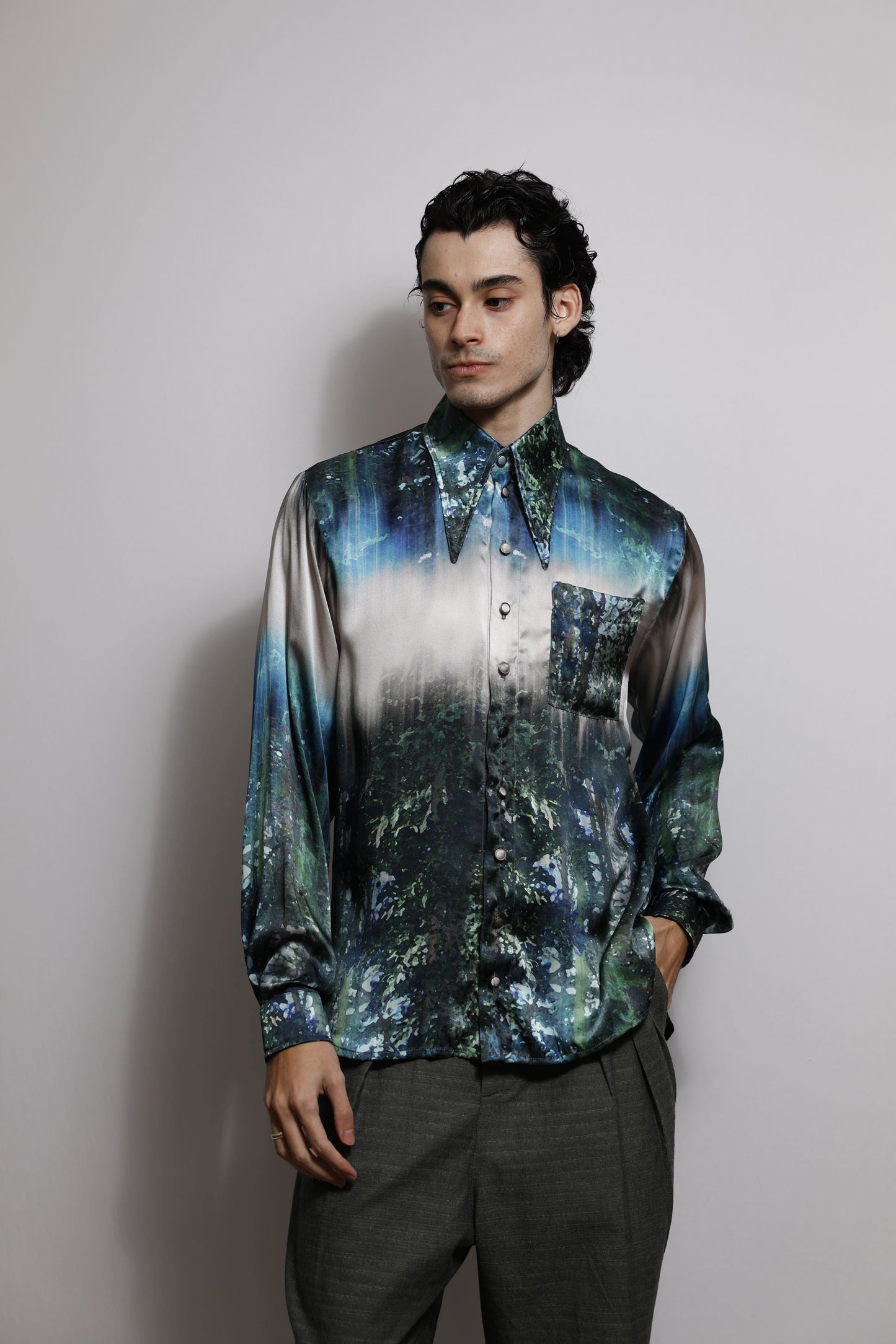 Camisa de Mangas Longas em Cetim Aquarelado - Azuis e Cinzas