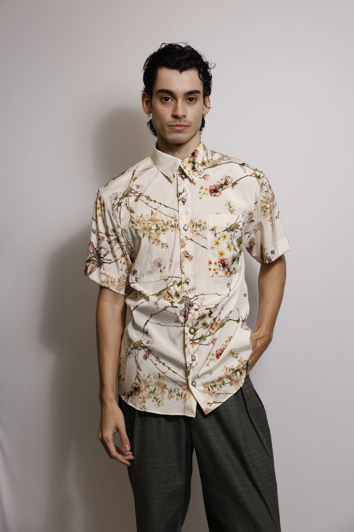 Camisa em Crepe de Chine Estampado com Cerejeiras - Off White