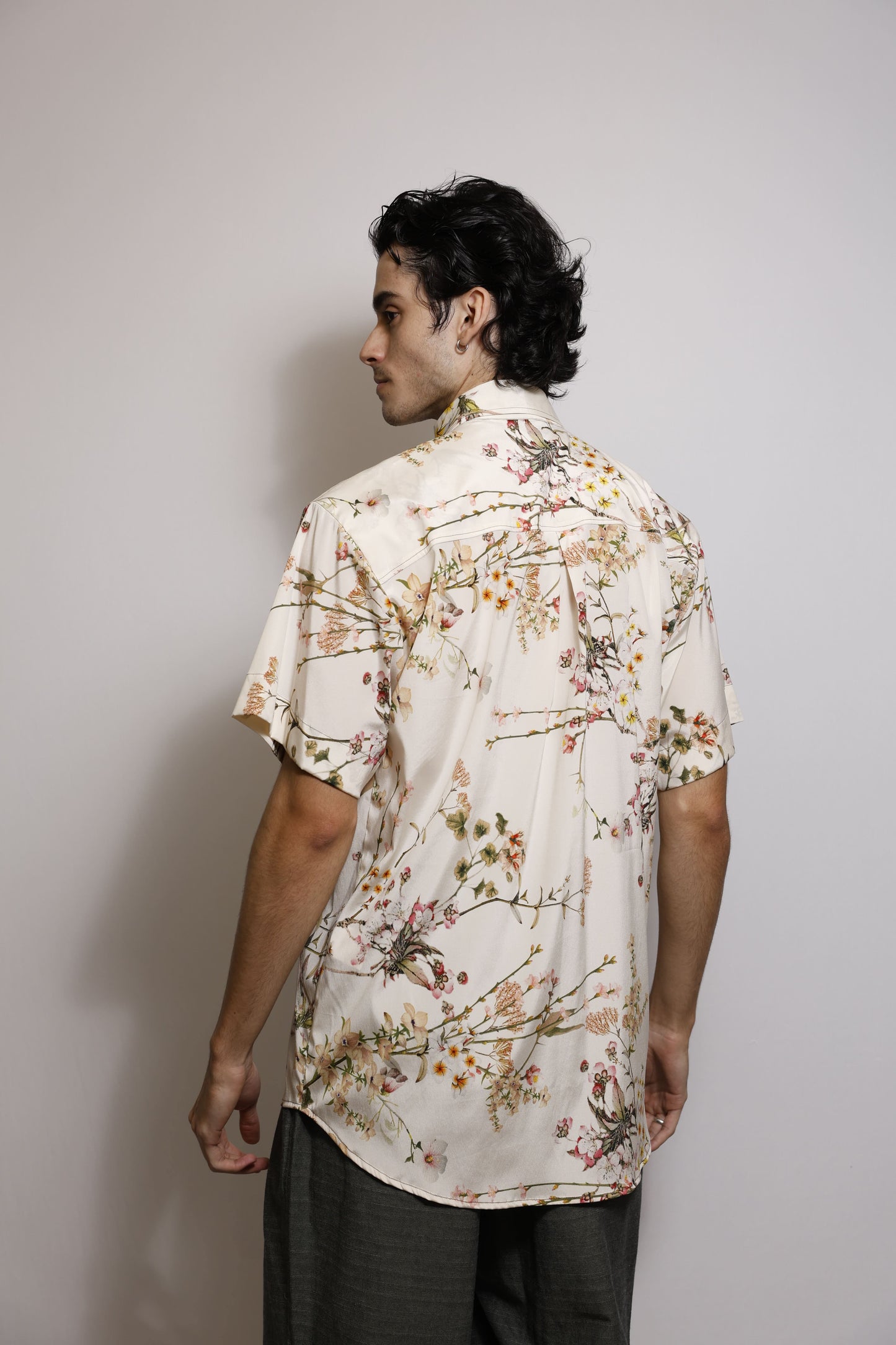 Camisa em Crepe de Chine Estampado com Cerejeiras - Off White