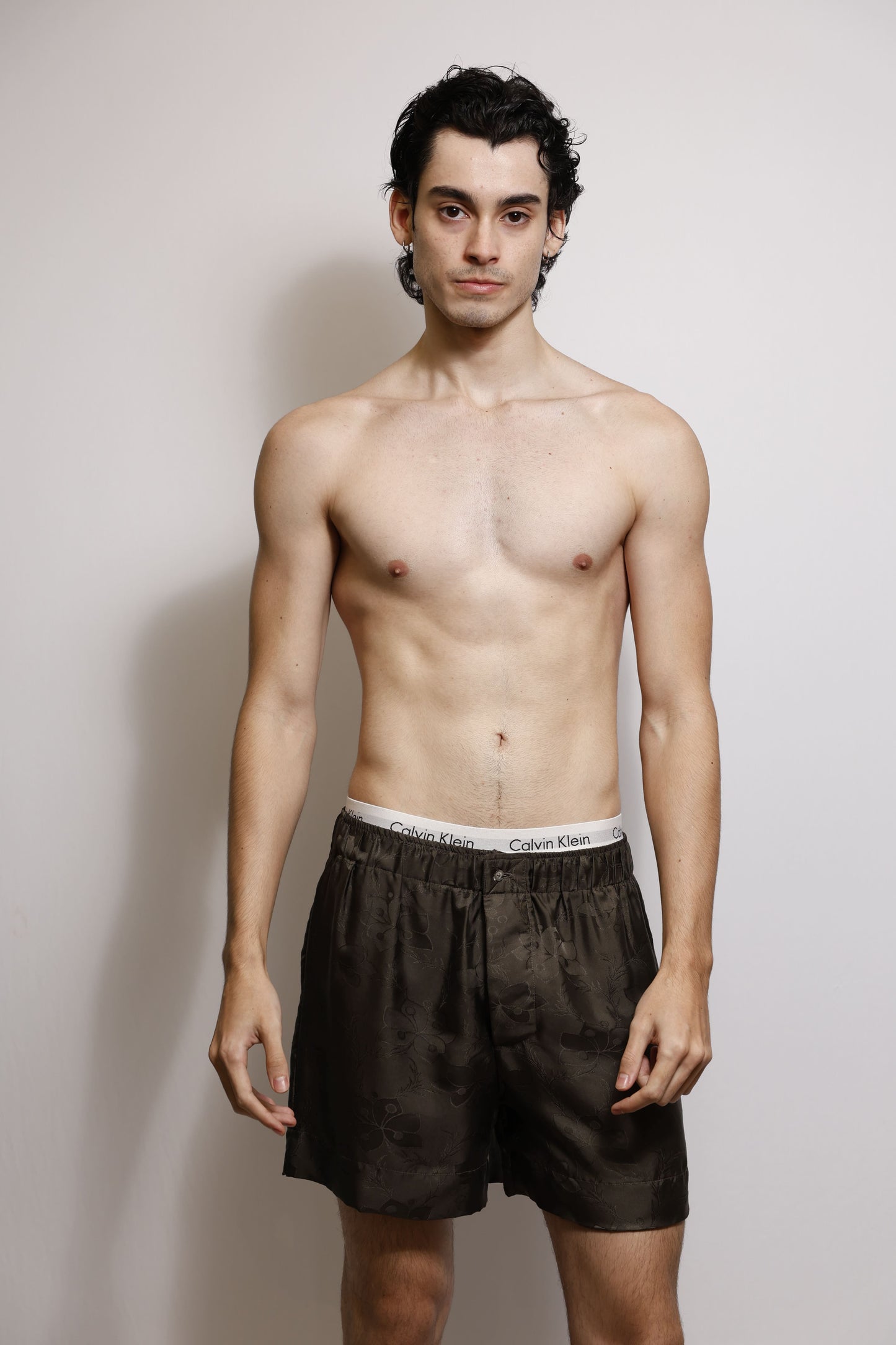 Shorts em Jacquard de Seda Pura com Motivo Floral - Verde Escuro