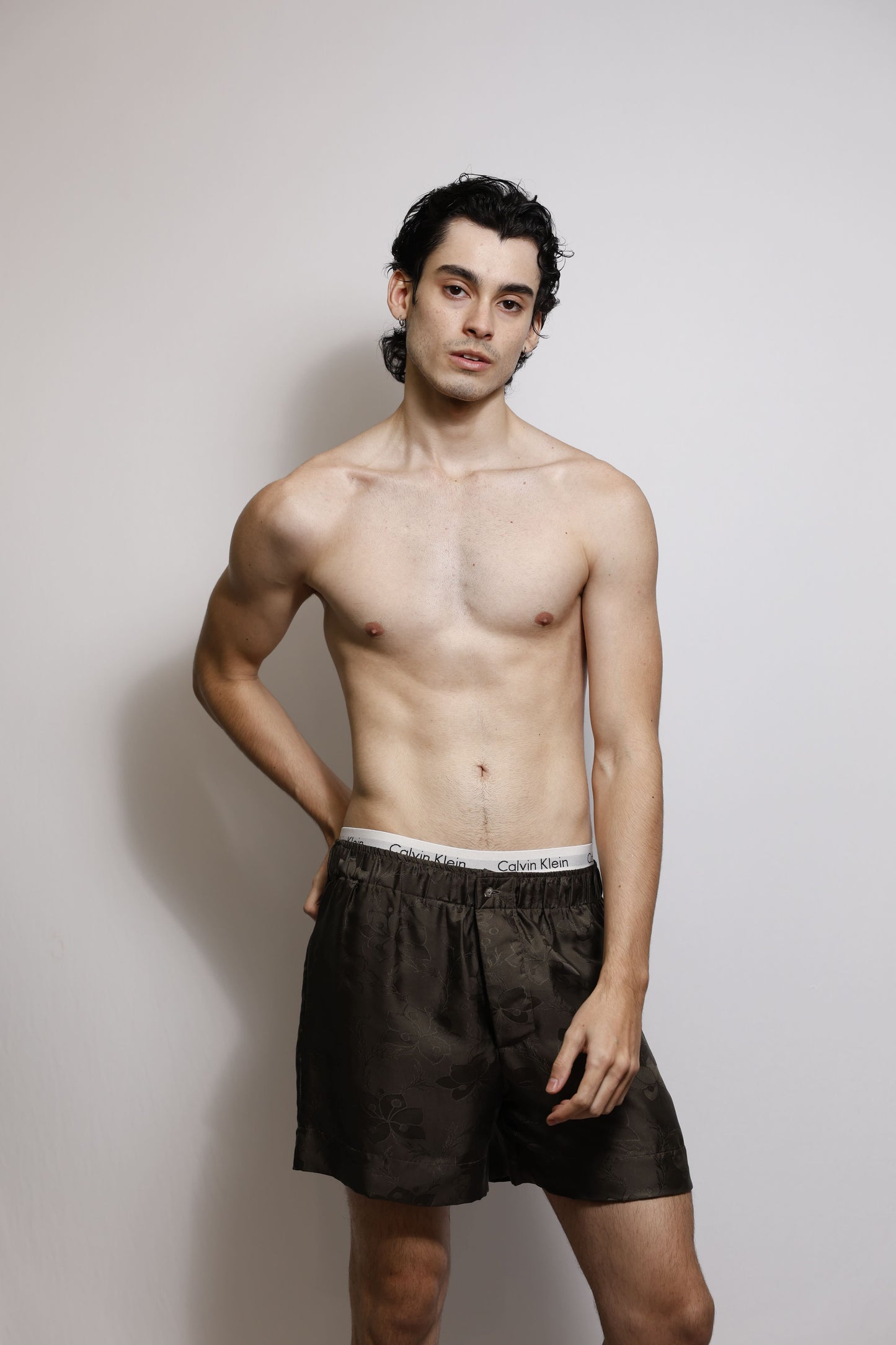 Shorts em Jacquard de Seda Pura com Motivo Floral - Verde Escuro