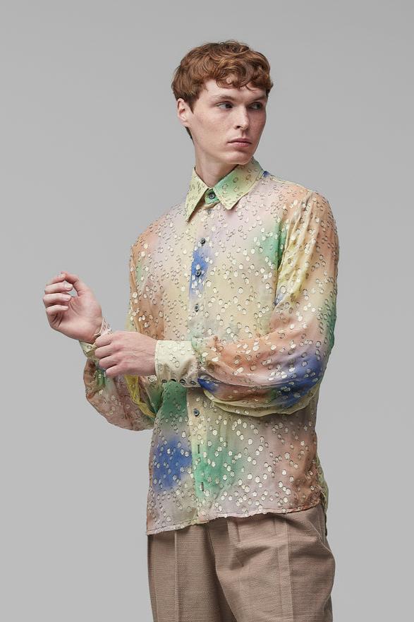 Camisa de Mangas Longas e Bufantes em Crepe de Seda com Metal Dourado Estampado com Manchas Multicoloridas