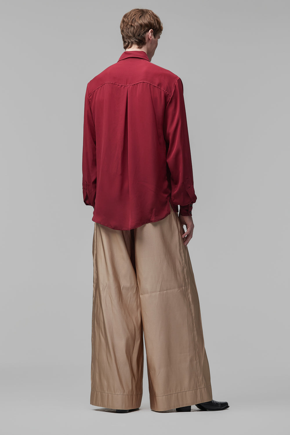 Camisa de Mangas Longas em Cetim de Seda Fosco Vermelho-Cereja