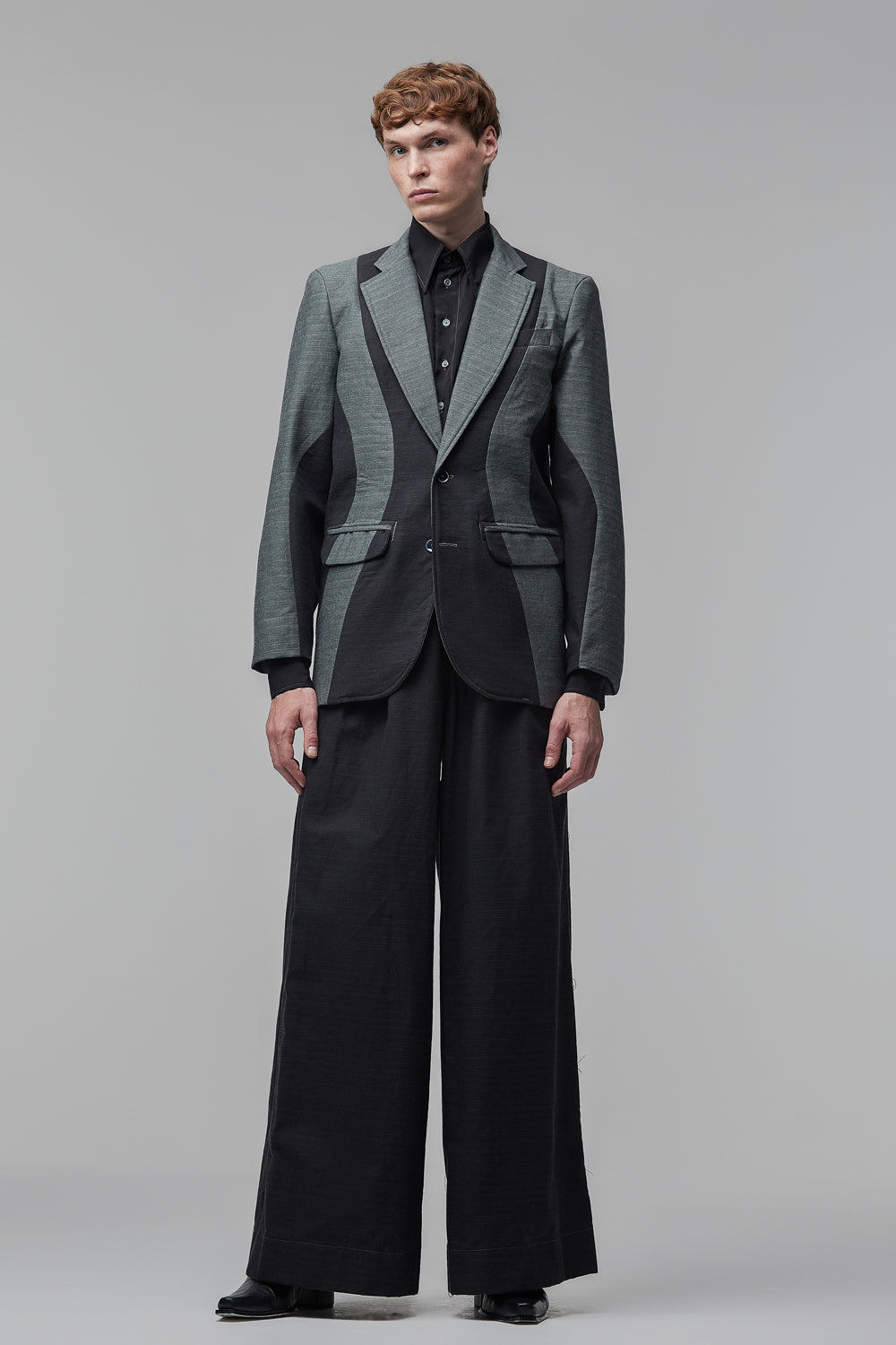 Blazer com Recortes Sinuosos - Preto e Verde