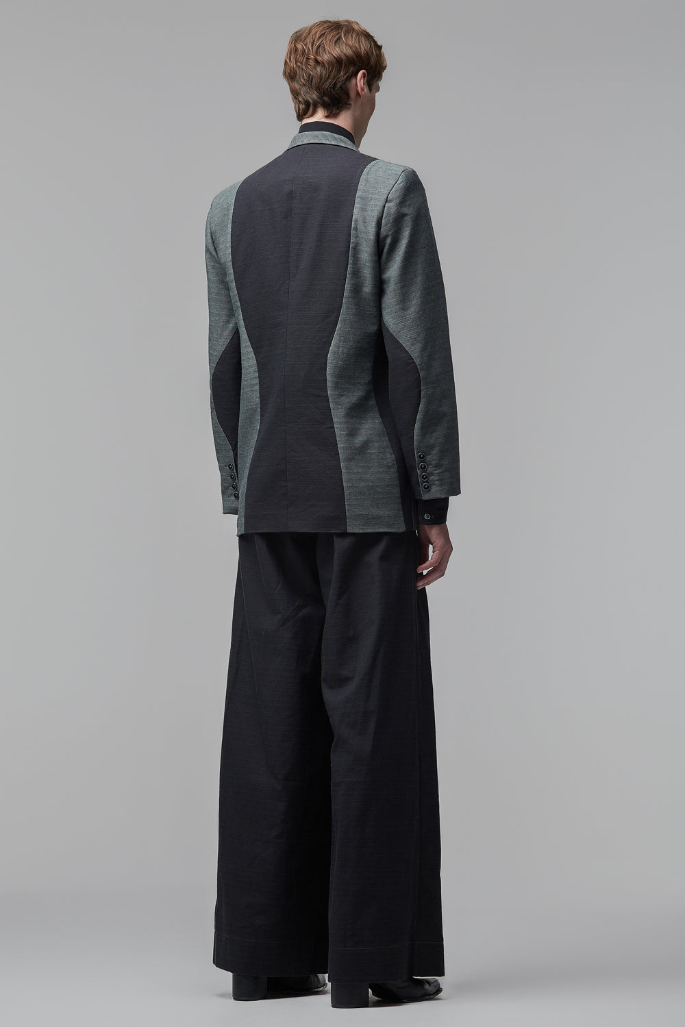 Blazer com Recortes Sinuosos - Preto e Verde
