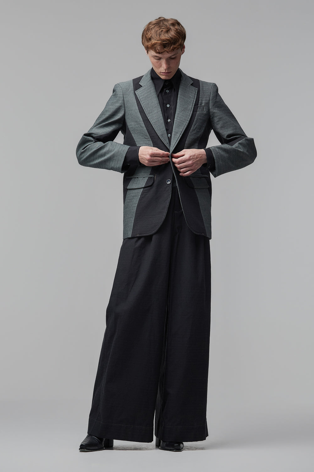 Blazer com Recortes Sinuosos - Preto e Verde
