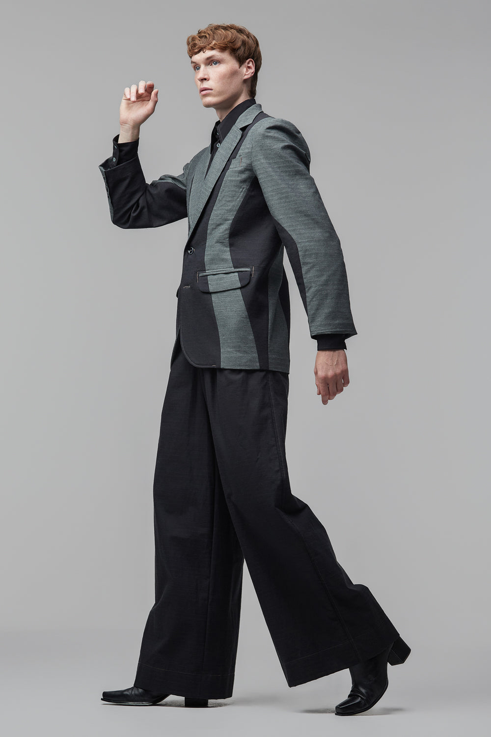 Blazer com Recortes Sinuosos - Preto e Verde