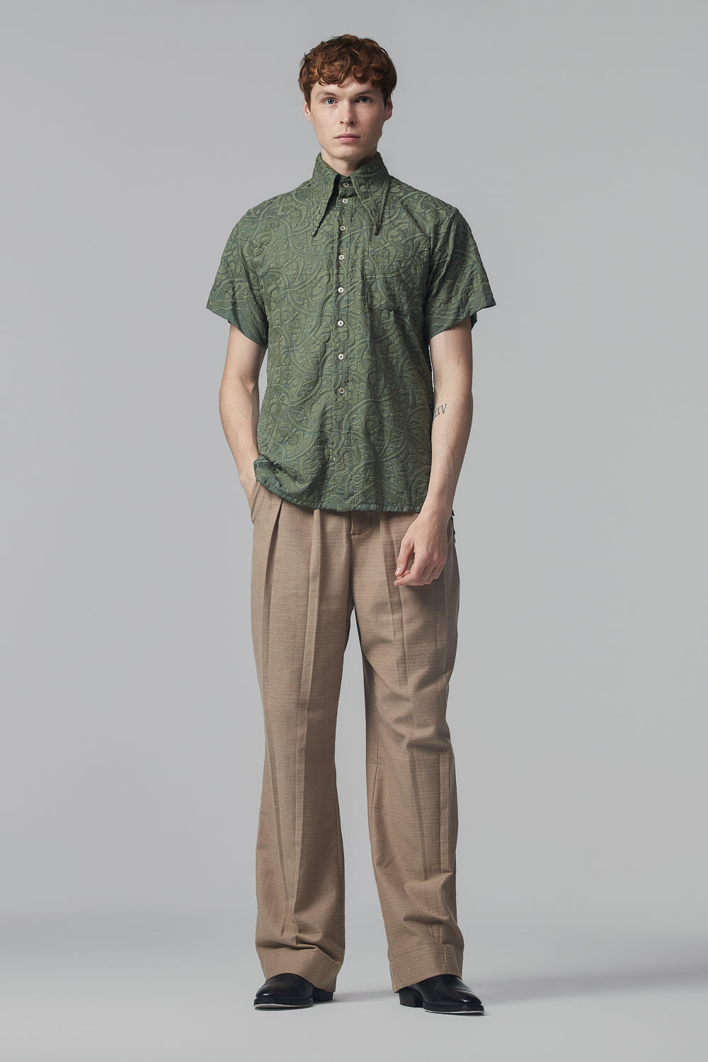 Camisa de Mangas Curtas em Algodão Verde-Eucalipto Bordado ao Estilo Art-Nouveau