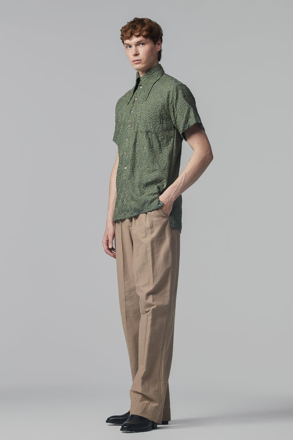Camisa de Mangas Curtas em Algodão Verde-Eucalipto Bordado ao Estilo Art-Nouveau
