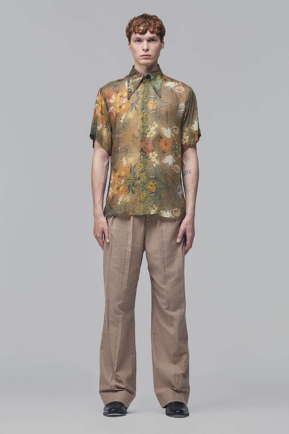 Camisa de Mangas Curtas em Crepe de Seda Estampado com "Flores Silvestres de Corte"