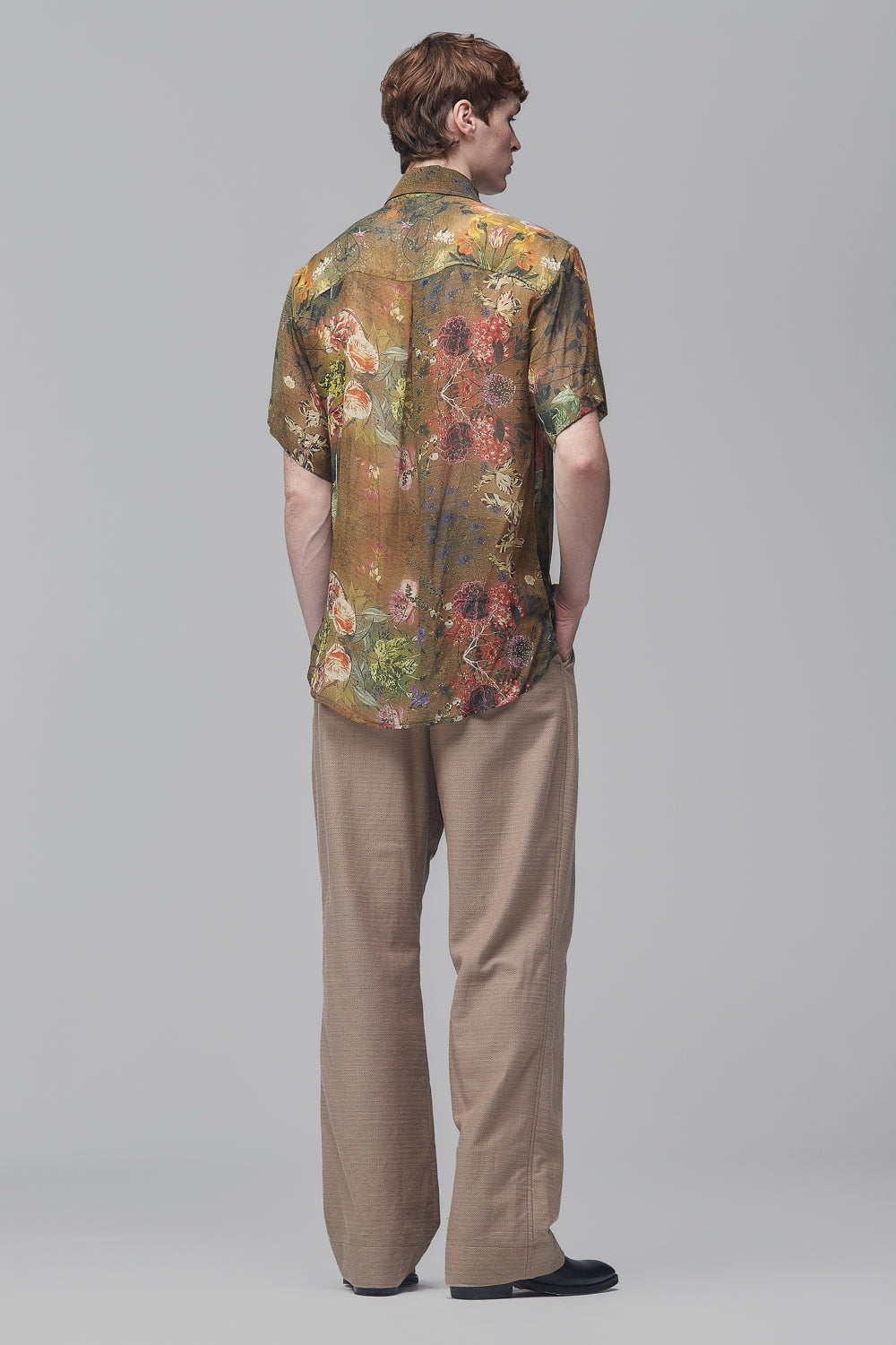 Camisa de Mangas Curtas em Crepe de Seda Estampado com "Flores Silvestres de Corte"