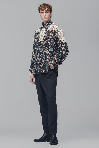 Camisa de Mangas Longas em Crepes de Seda Estampados com Flores Exóticas