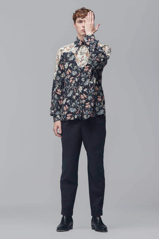 Camisa de Mangas Longas em Crepes de Seda Estampados com Flores Exóticas