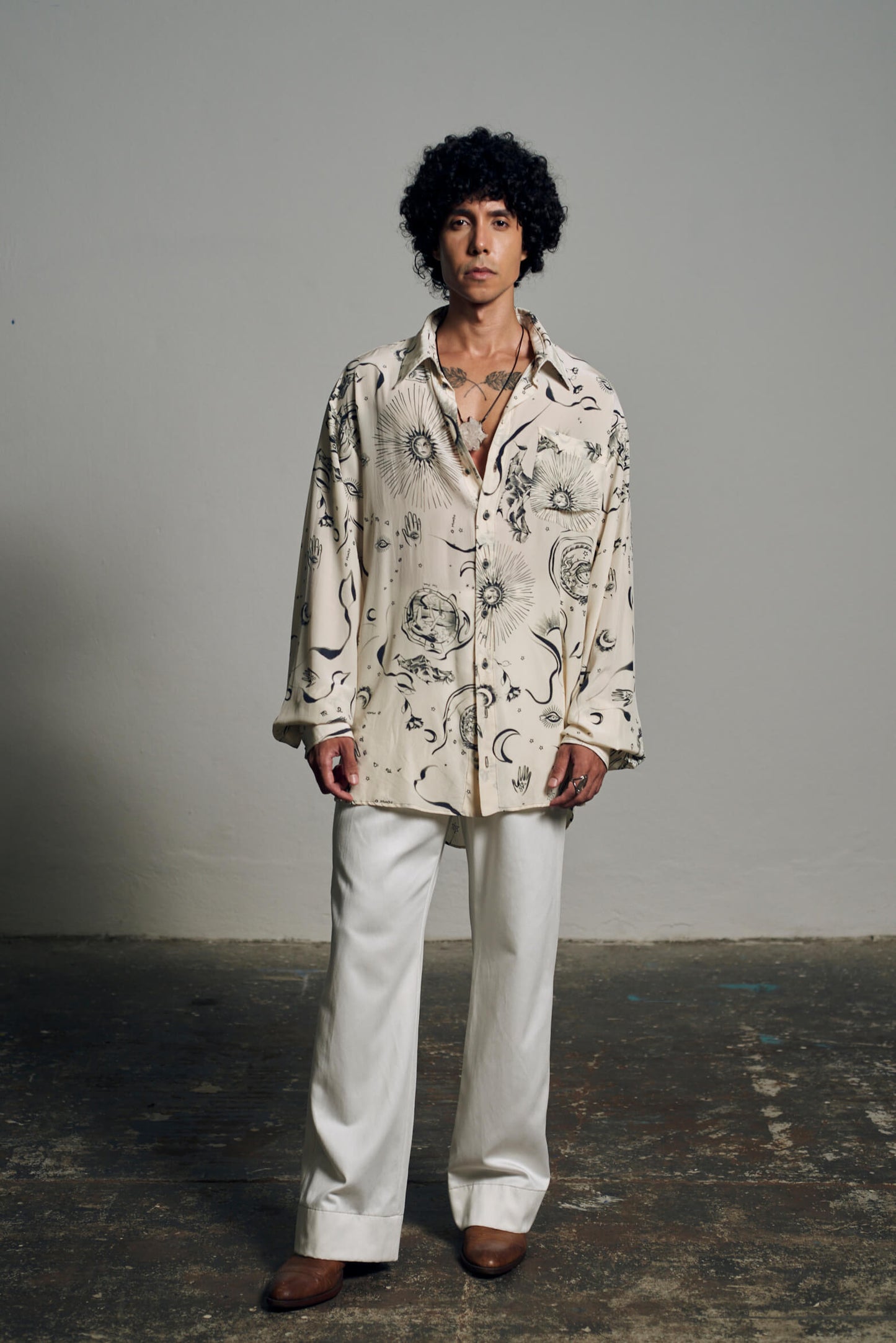 Camisa em Crepe de Chine Astros - Off e Chumbo