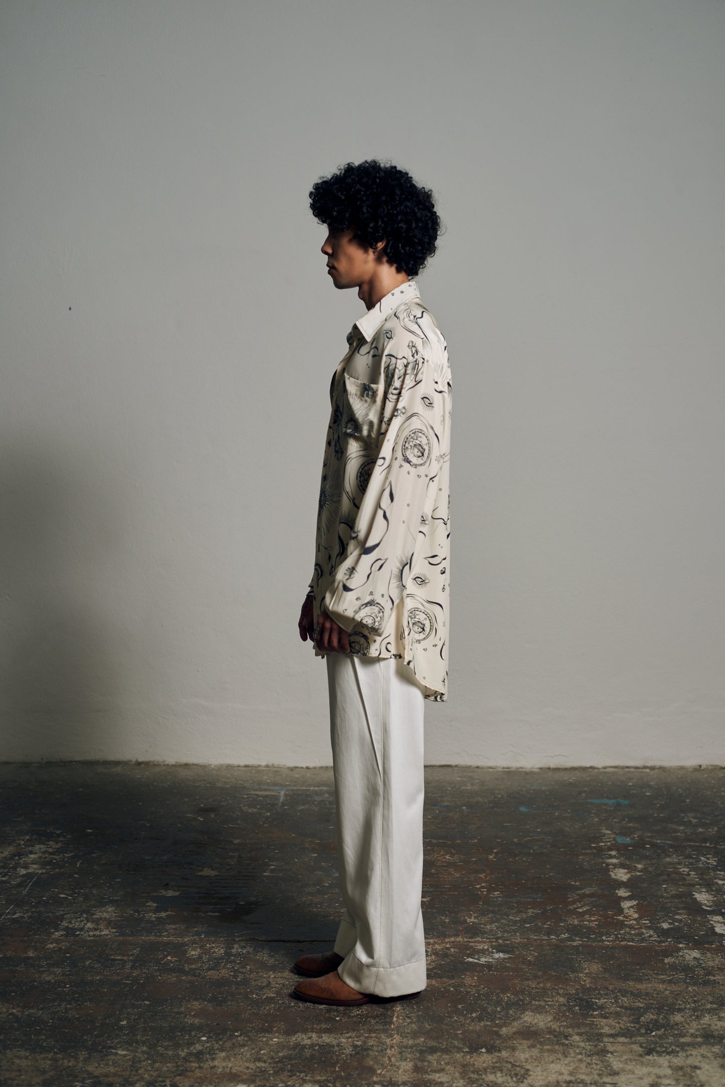 Camisa em Crepe de Chine Astros - Off e Chumbo