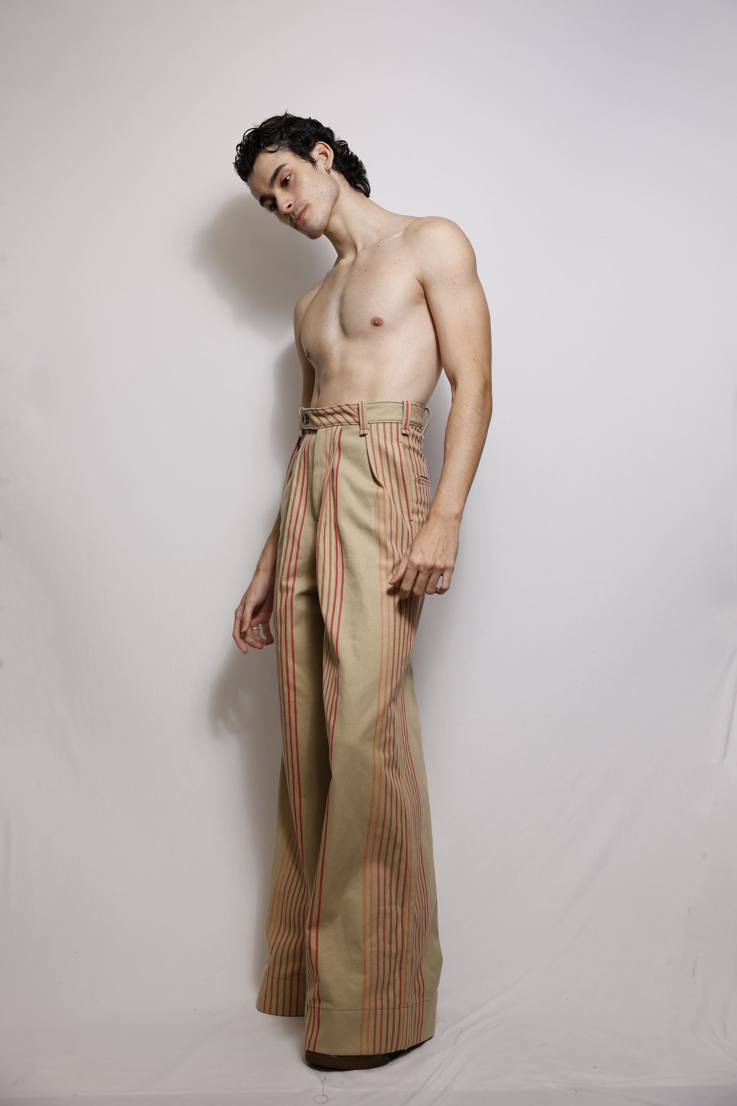 Pantalona em Sarja Pesada com Listras em Fio Tinto - Camel