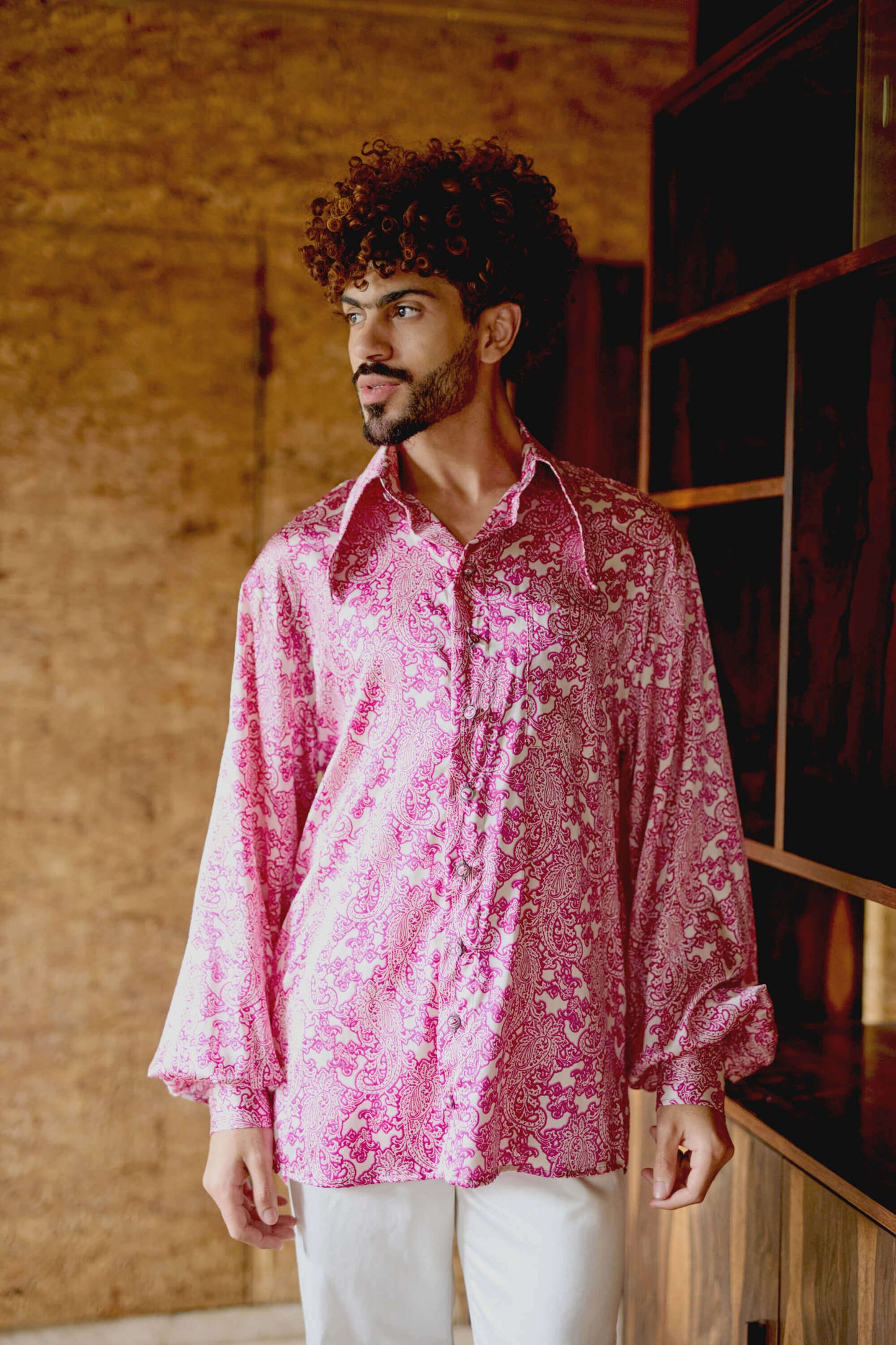 Camisa em Cetim de Seda Paisley - Off/ Magenta