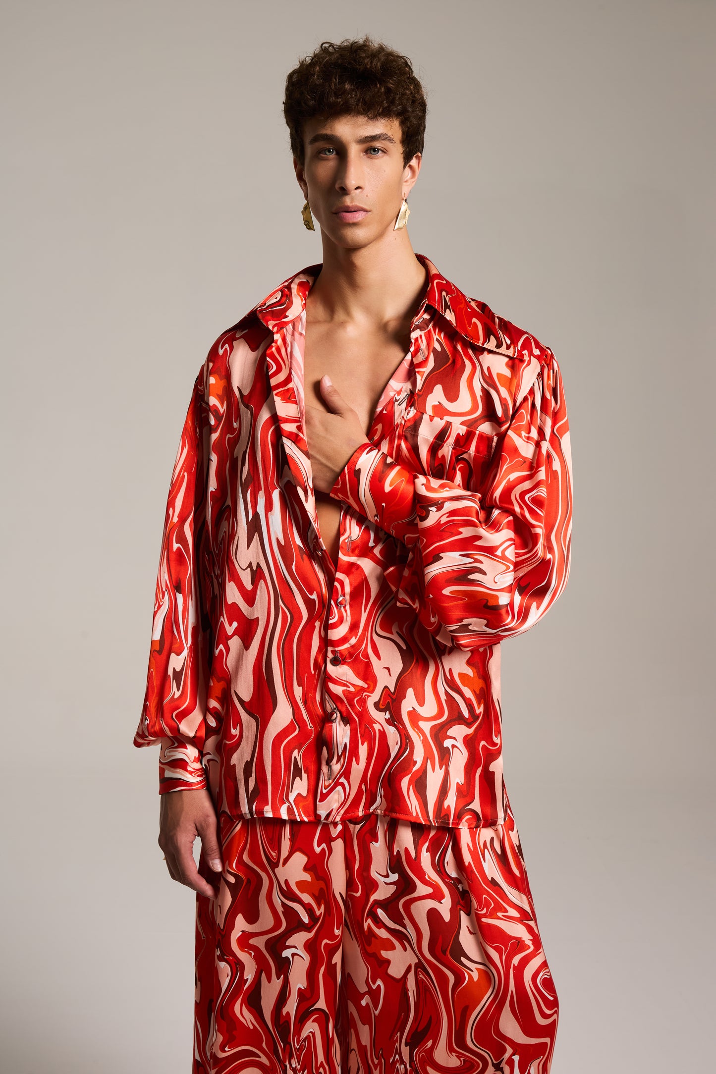 Camisa de Seda com Mangas Bufantes estampada em Mármore Sanguíneo Pulsante