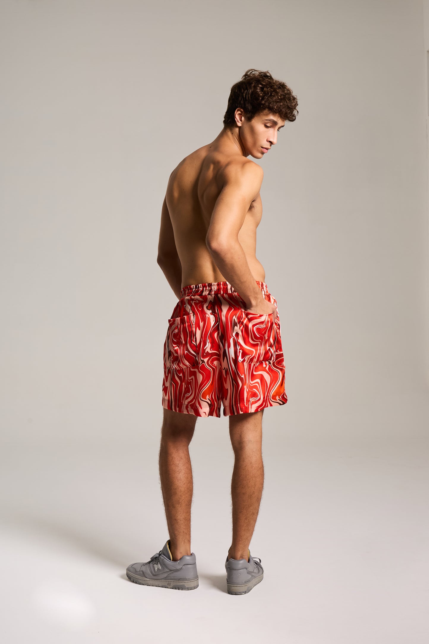 Shorts de Seda estampada em Mármore Sanguíneo Pulsante