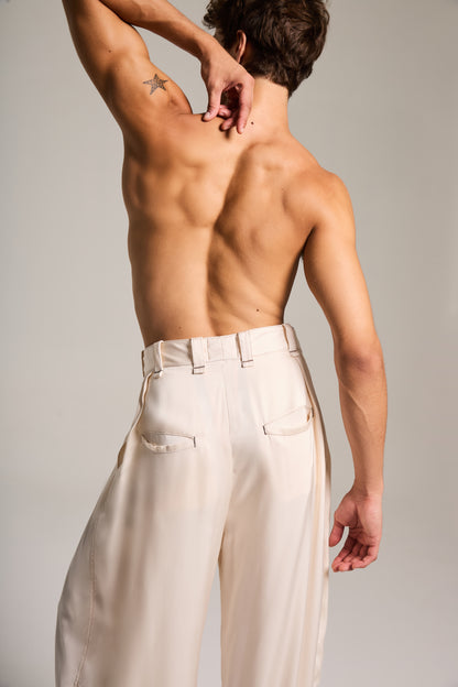 Calça Baggy de Alfaiataria em Cetim de Viscose Champagne Etéreo