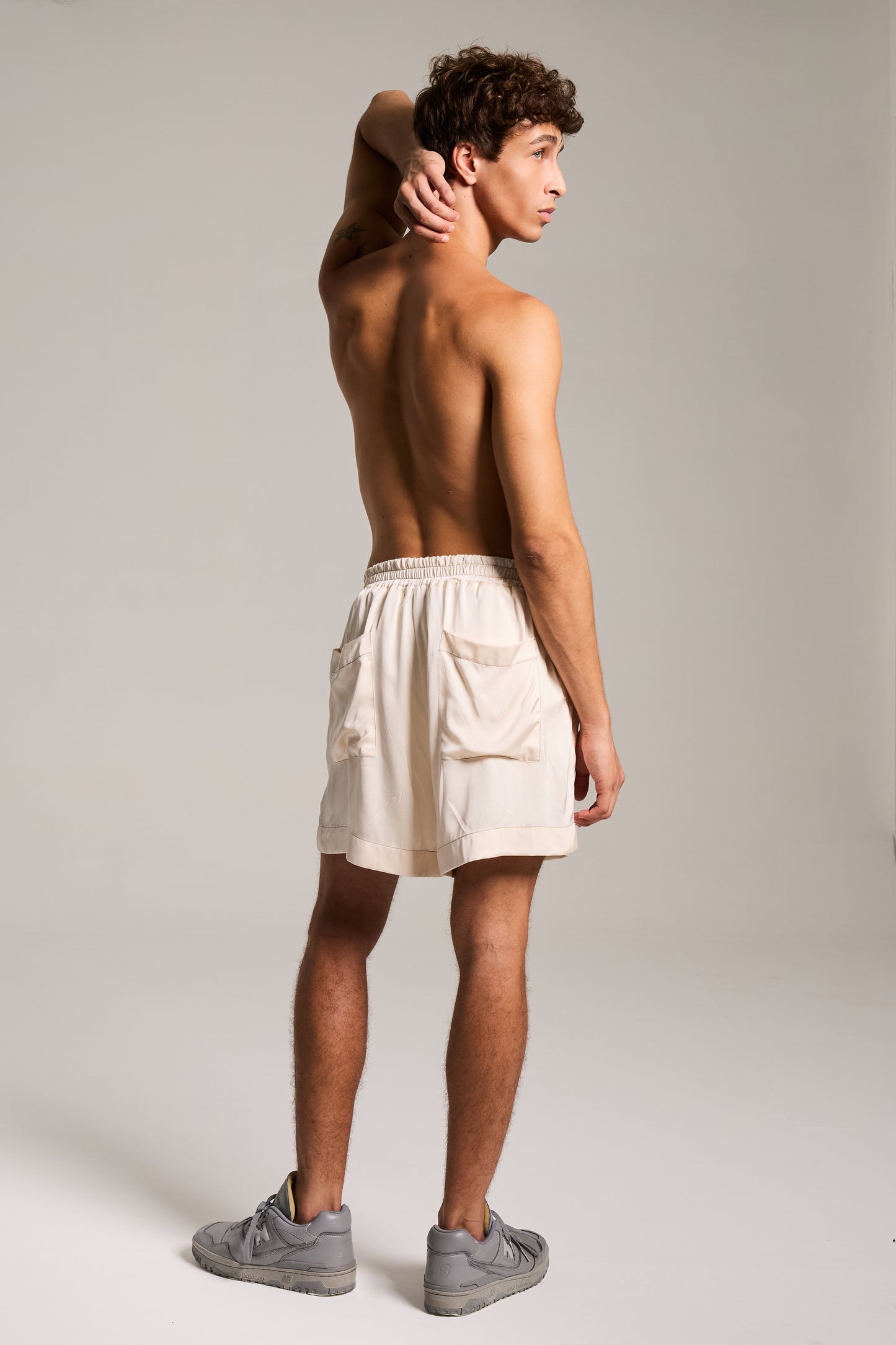 Shorts em Cetim de Viscose Champagne Etéreo