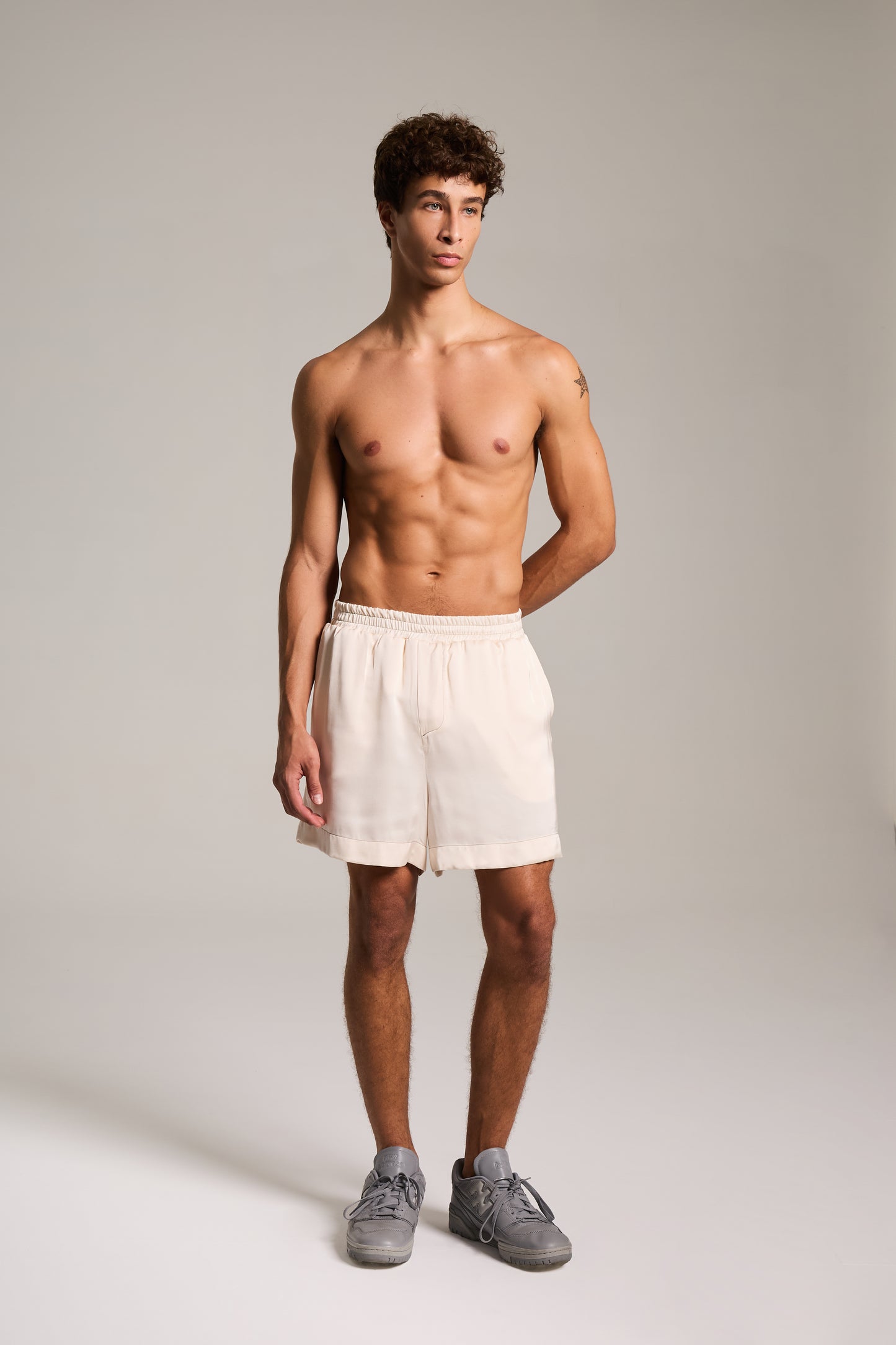 Shorts em Cetim de Viscose Champagne Etéreo