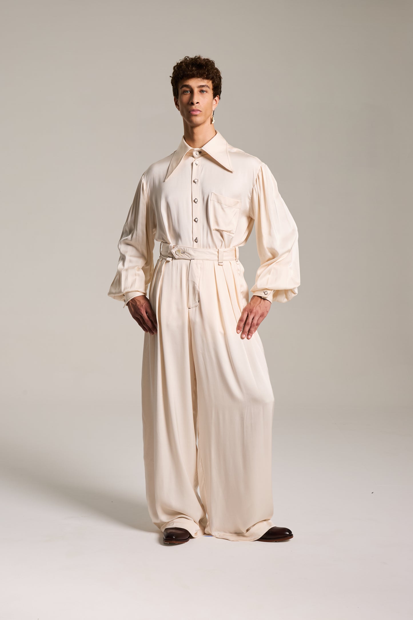 Camisa de Mangas Bufantes em Cetim de Viscose Champagne Etéreo